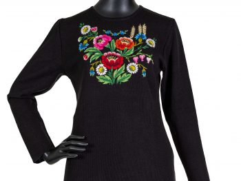 villane dzemper rikkaliku tikandiga