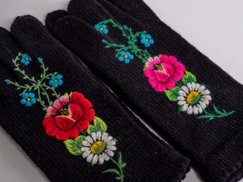 Muhu embroidery on gloves