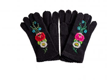 musta värvi villased kindad