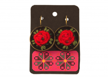 käsitsi tikitud kõrvarõngad